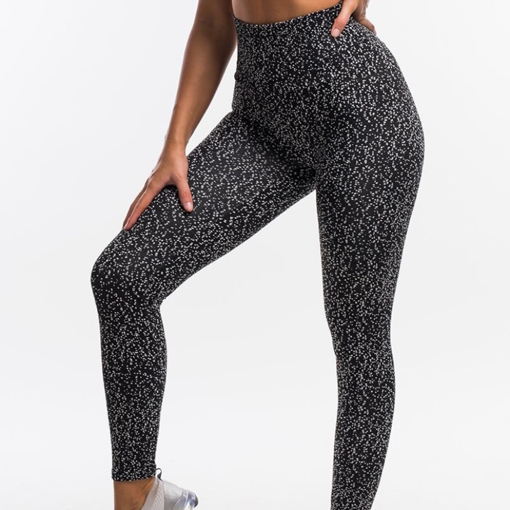 Echt Essentia Scrunch Leggings (Black Dot)